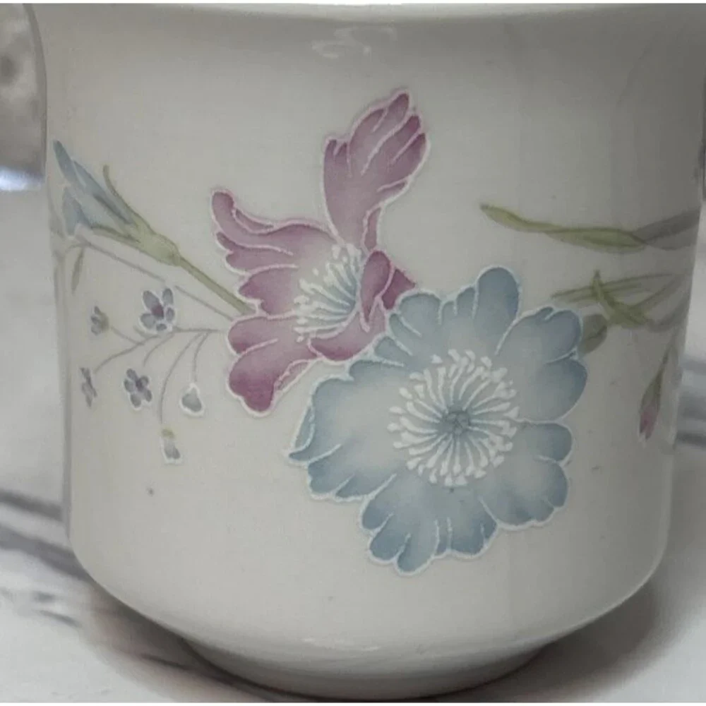 CHINA PEARL EDINBURGH CUP /1985 CCA 14698/BLUE & PINK FLOWER DESIGN/14698